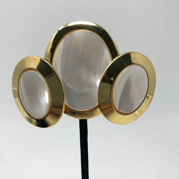 MOP 1980’s 1990’s set of scarf clip and pierced earrings. - Picture 4 of 4